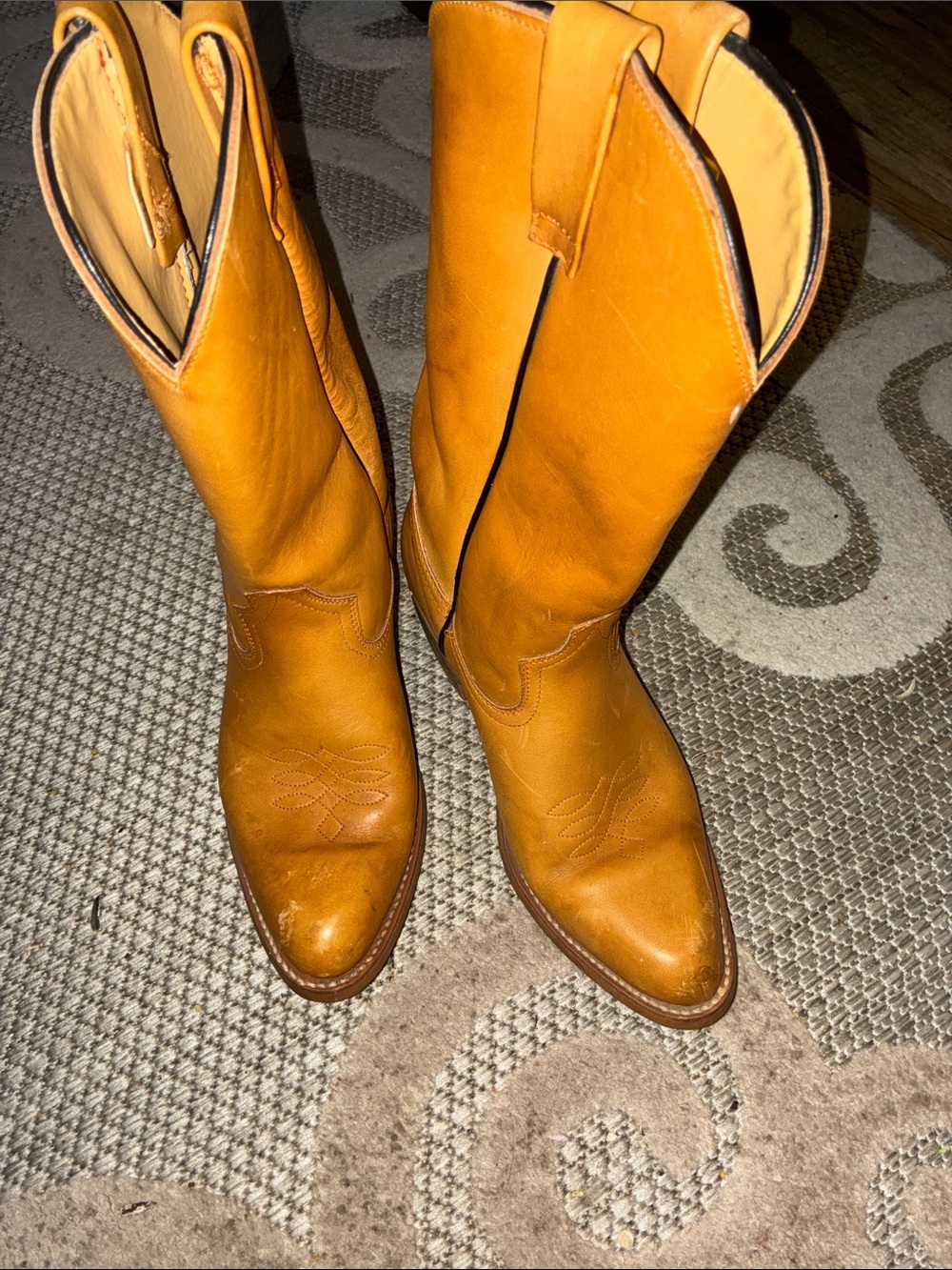 Men's Classic Western Pull-On Boots in Honey Tan